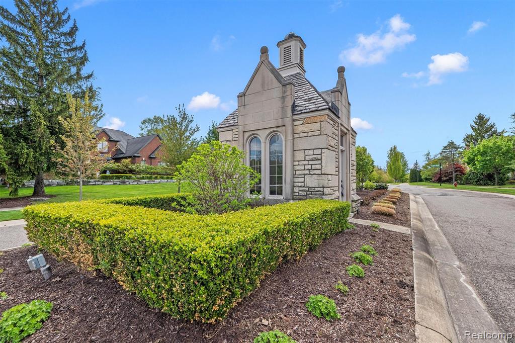 6608 Minnow Pond Drive, West Bloomfield, MI — Photo 4