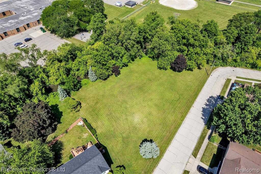 000 HANOVER Street, Dearborn Heights, MI 48125 — Photo 5