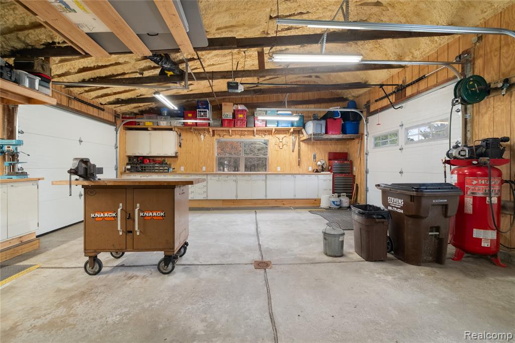 2428 Hubbard Road, Monroe, MI 48161 — Photo 38