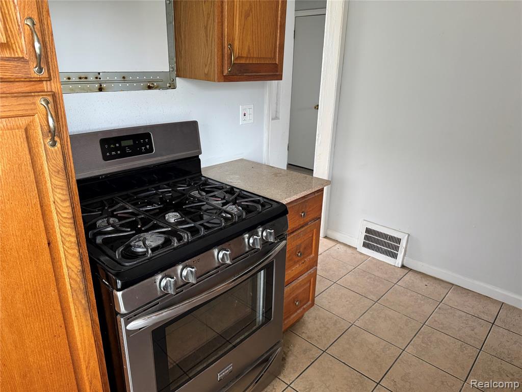 9425 Marlowe, Detroit, MI 48228 — Photo 10