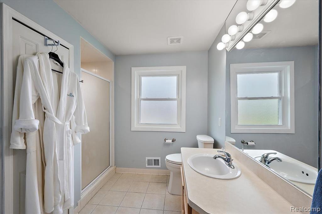48037 Lafayette Drive, Macomb, MI 48044 — Photo 33