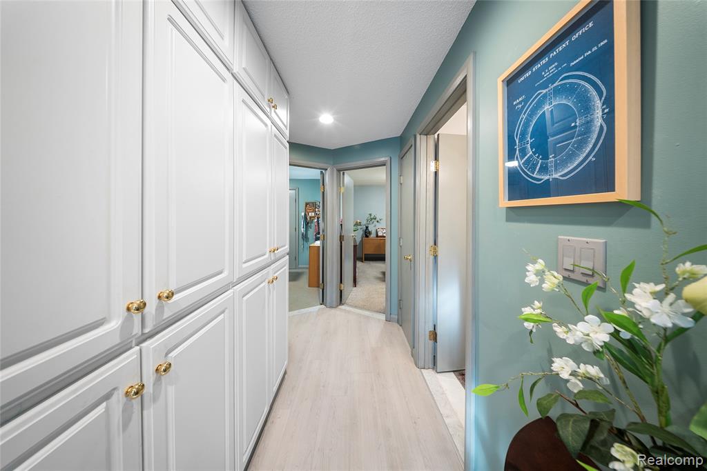 30500 Bayview Drive, Gibraltar, MI — Photo 10