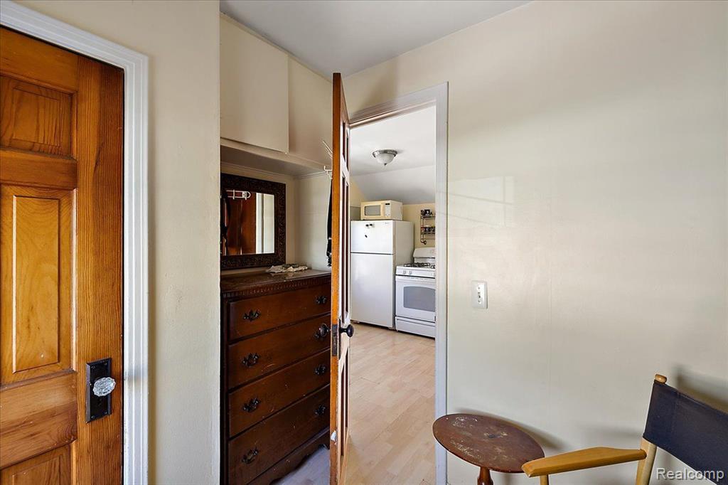 16 S NORTH SHORE Drive, Lake Orion, MI 48362 — Photo 79