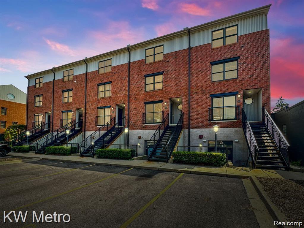 682 W 11 MILE Road, Royal Oak, MI 48067 — Photo 2