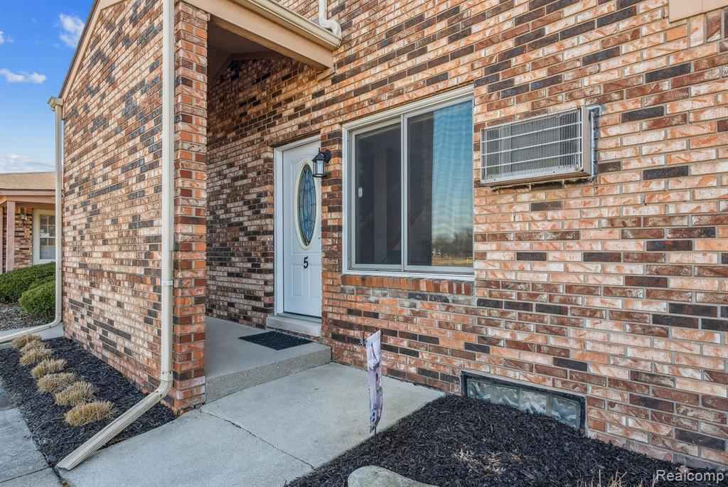 61135 11 Mile Road, 5, South Lyon, MI 48178 — Photo 15