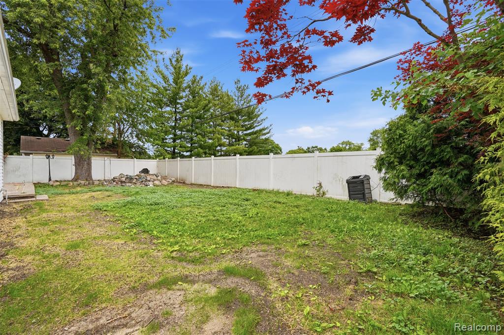 75 Preston Avenue, Waterford, MI 48328 — Photo 33