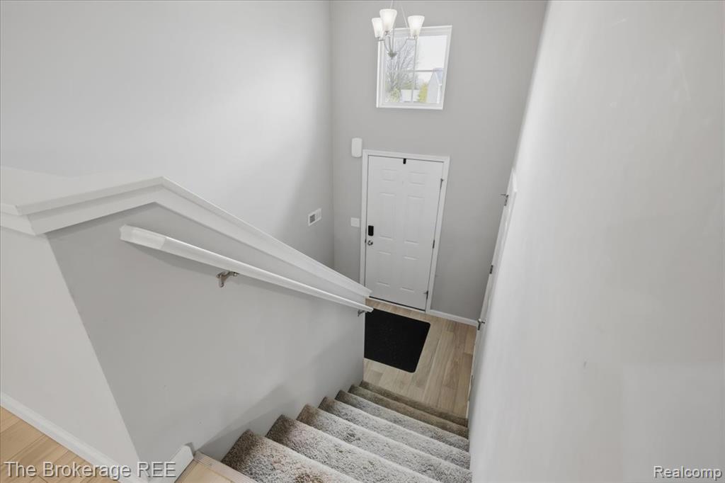 223 Creek Pointe Circle, Durand, MI 48429 — Photo 8