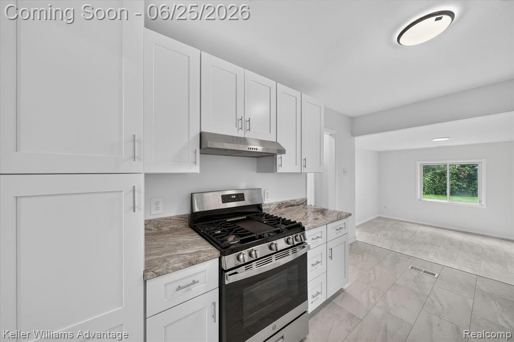 21681 Sussex Street, Oak Park, MI 48237 — Photo 12