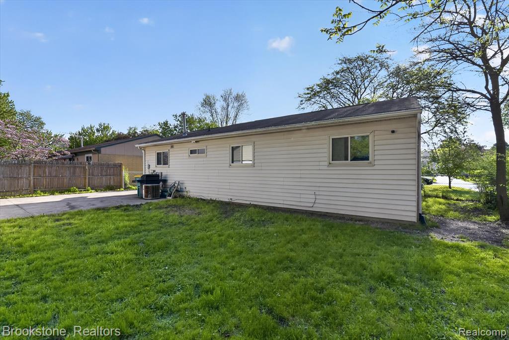 10972 Van Buren Street, Van Buren, MI 48111 — Photo 31