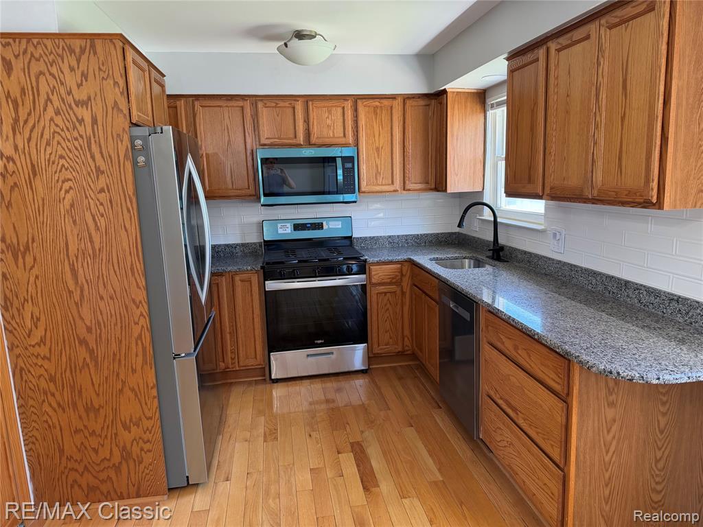 429 Cambridge Avenue, South Lyon, MI 48178 — Photo 3