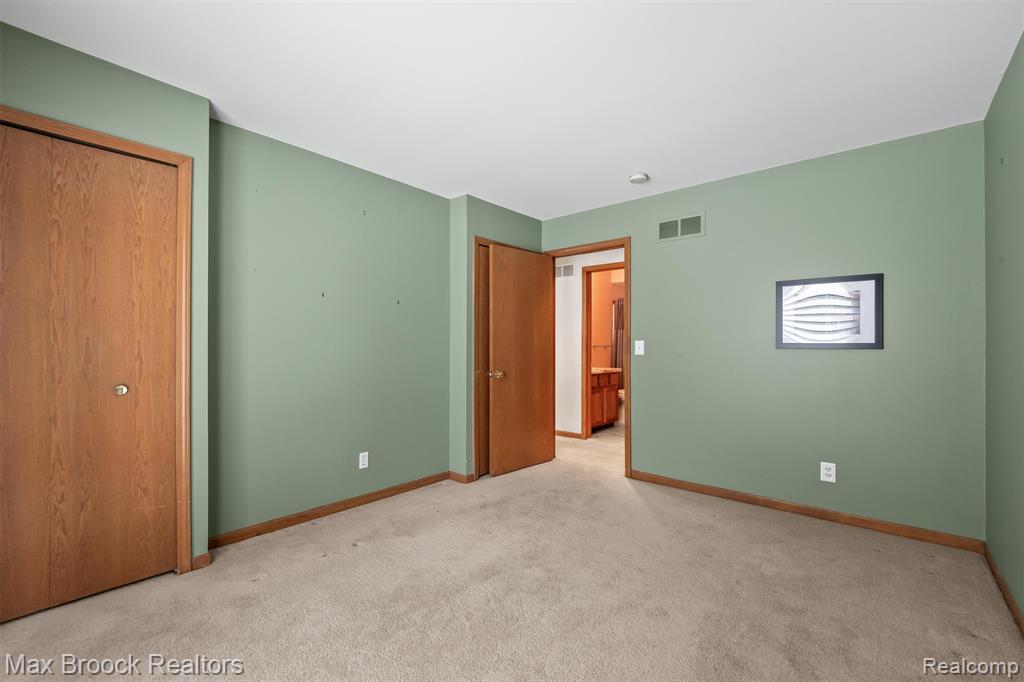 42738 Matthew Drive, 47, Sterling Heights, MI 48313 — Photo 26