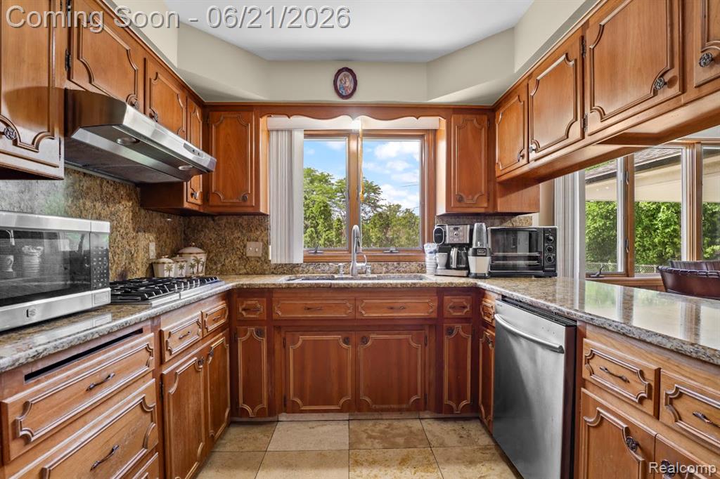 26449 Haverhill Drive, Warren, MI 48091 — Photo 14