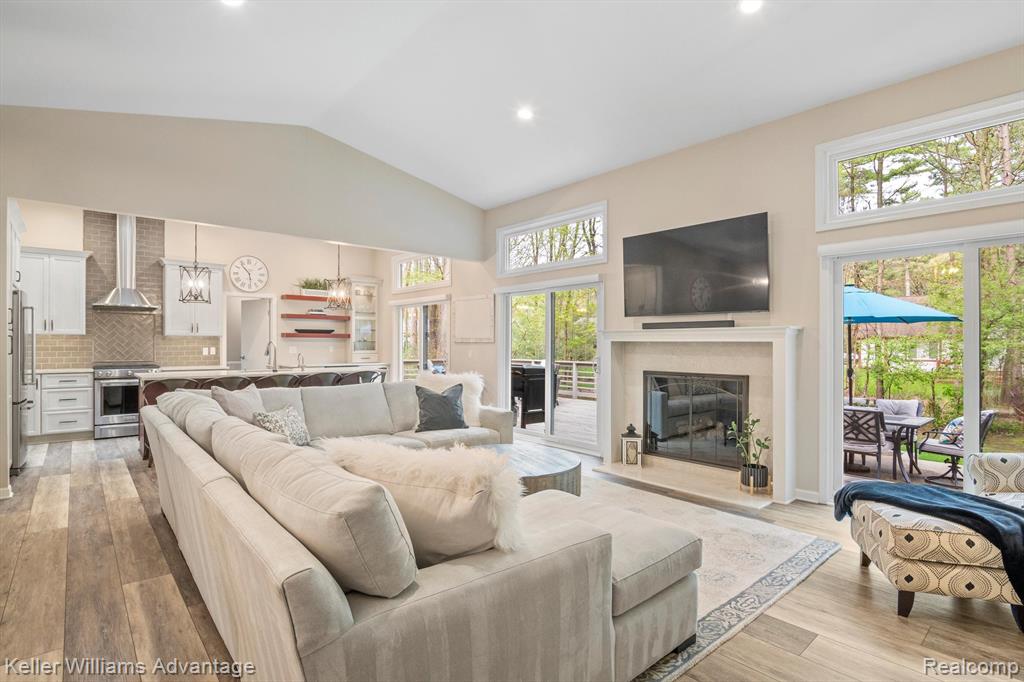 4081 PINESTEAD Drive, Commerce Twp, MI 48390 — Photo 2