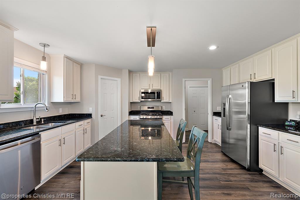 61171 SADDLECREEK Drive, South Lyon, MI 48178 — Photo 17
