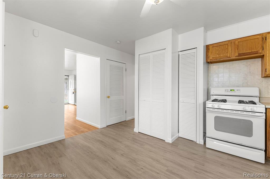 4924 Pelham Street, Dearborn Heights, MI 48125 — Photo 8