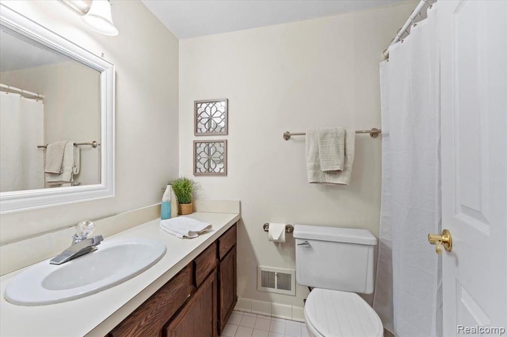 21382 E GLEN HAVEN Circle, Northville, MI 48167 — Photo 16