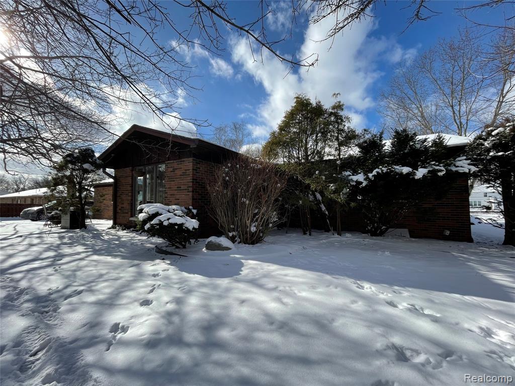 668 W Crest Lane, South Lyon, MI 48178 — Photo 4