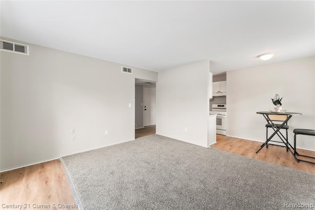 841 Bloomfield Village Boulevard, F, Auburn Hills, MI 48326 — Photo 5