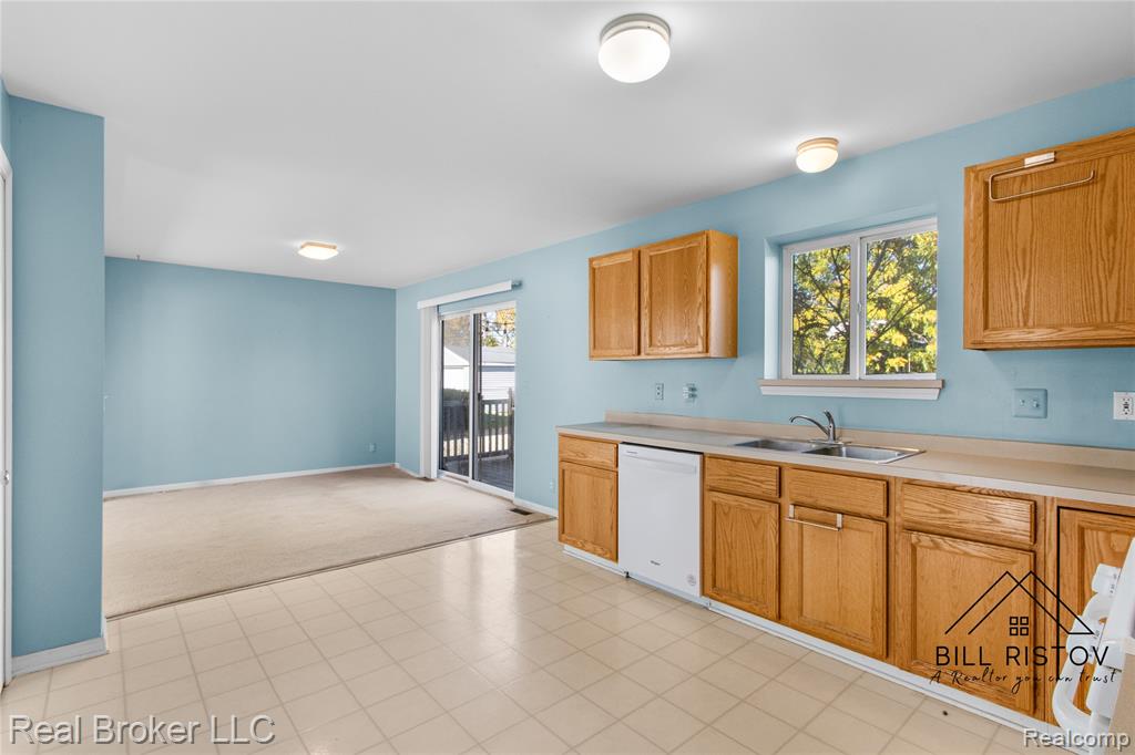 423 Dewey Street, Royal Oak, MI 48067 — Photo 16
