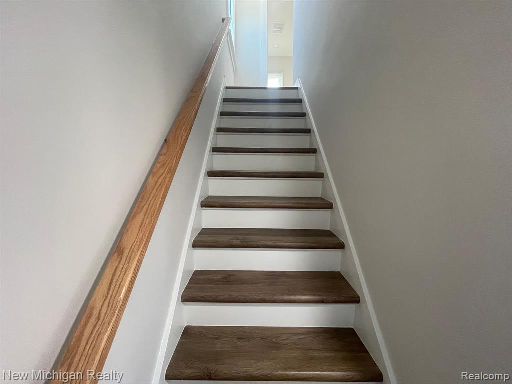 985 W Hazelhurst Street, Ferndale, MI 48220 — Photo 16