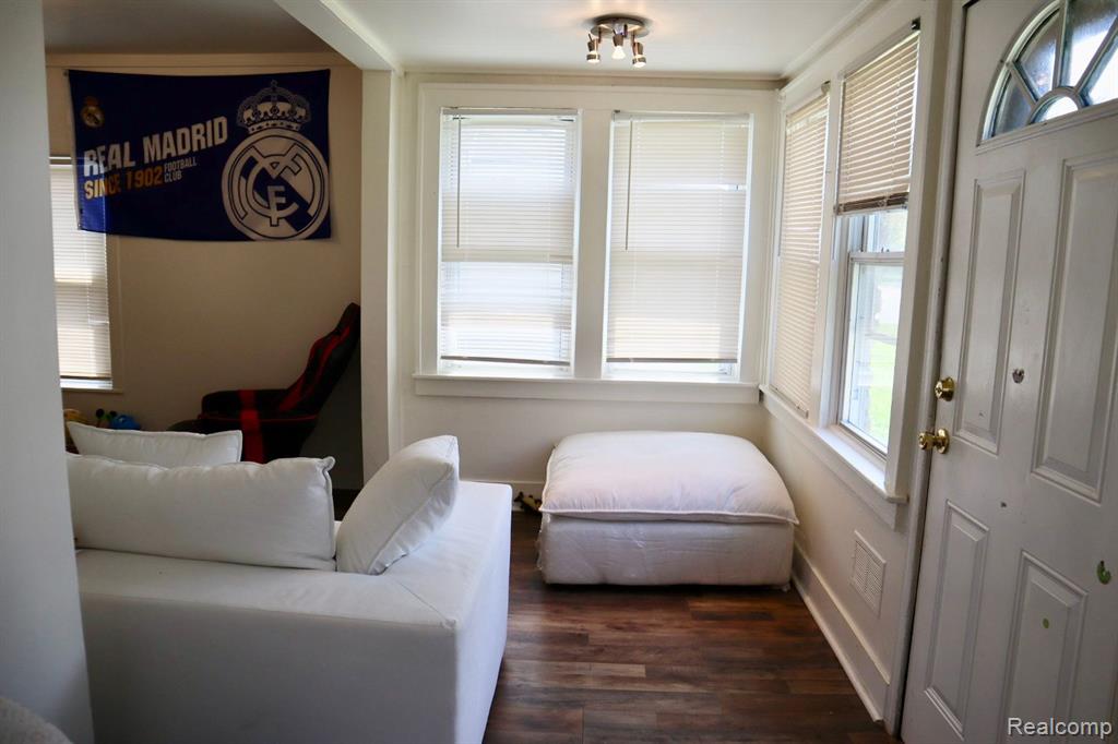 1833 CASS LAKE Road, Keego Harbor, MI 48320 — Photo 5