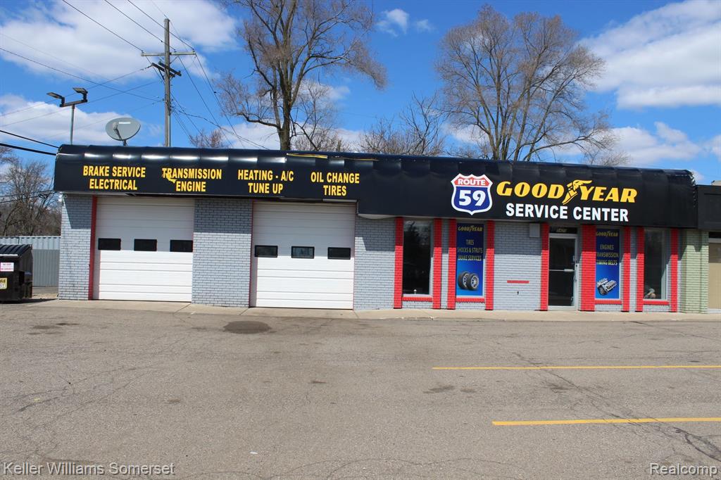 5420 HIGHLAND Road, Waterford, MI 48327 — front exterior