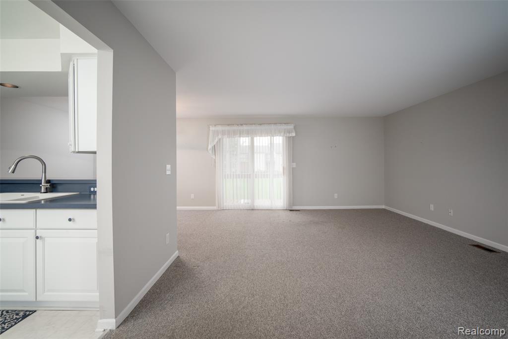 5026 Harbor Oak Drive, Waterford, MI 48329 — Photo 8
