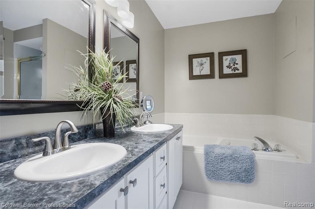 43246 Winterfield Drive, Sterling Heights, MI 48314 — Photo 25