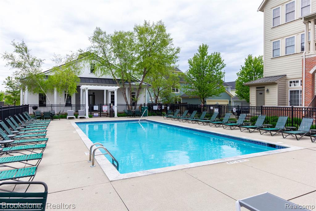 185 Amys Walk, Auburn Hills, MI 48326 — Photo 39