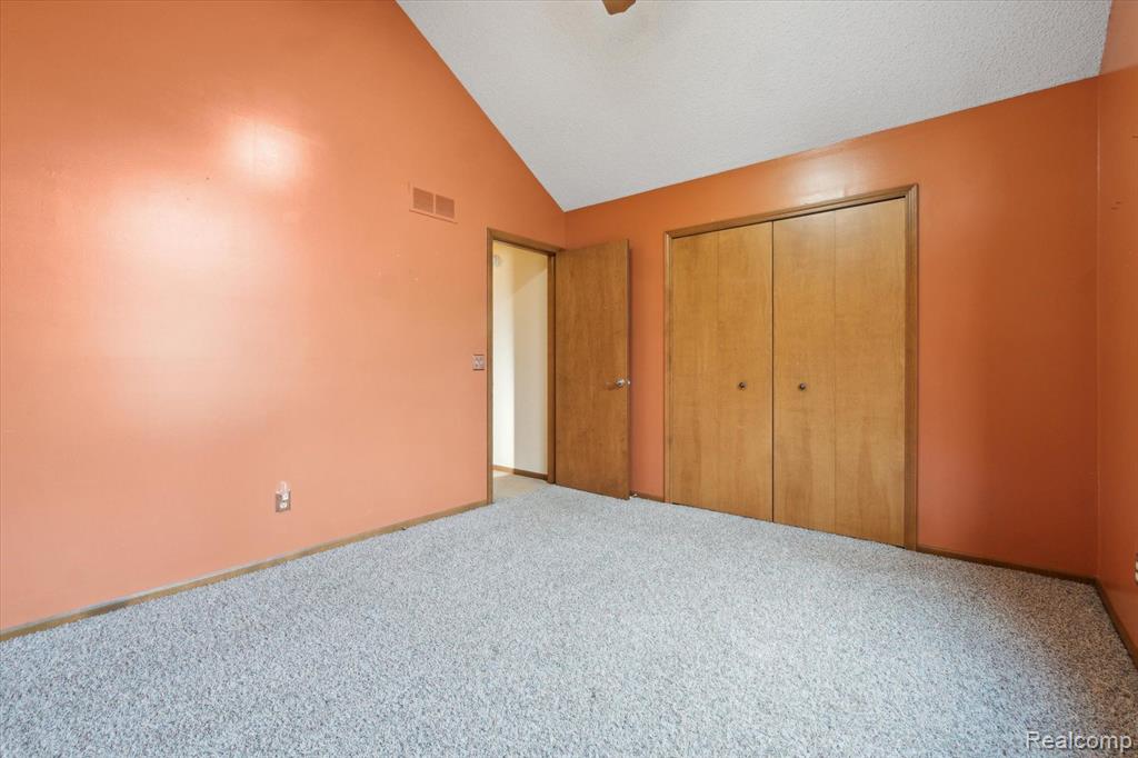 9400 ENGLISHMAN Drive, Fenton, MI 48430 — Photo 25