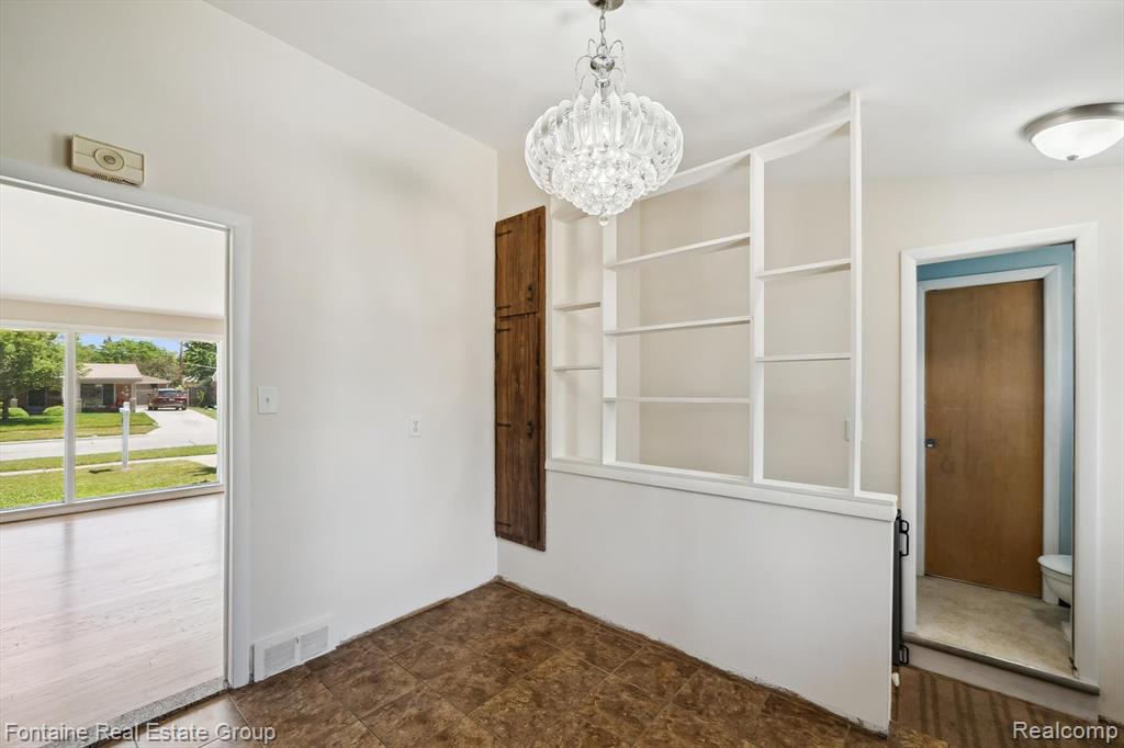 8657 Mercedes Street, Dearborn Heights, MI 48127 — Photo 27