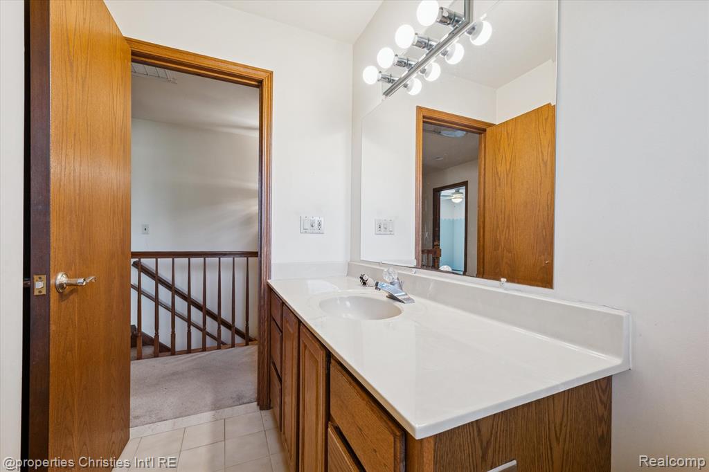 48818 Pebble Lane, Novi, MI — Photo 32