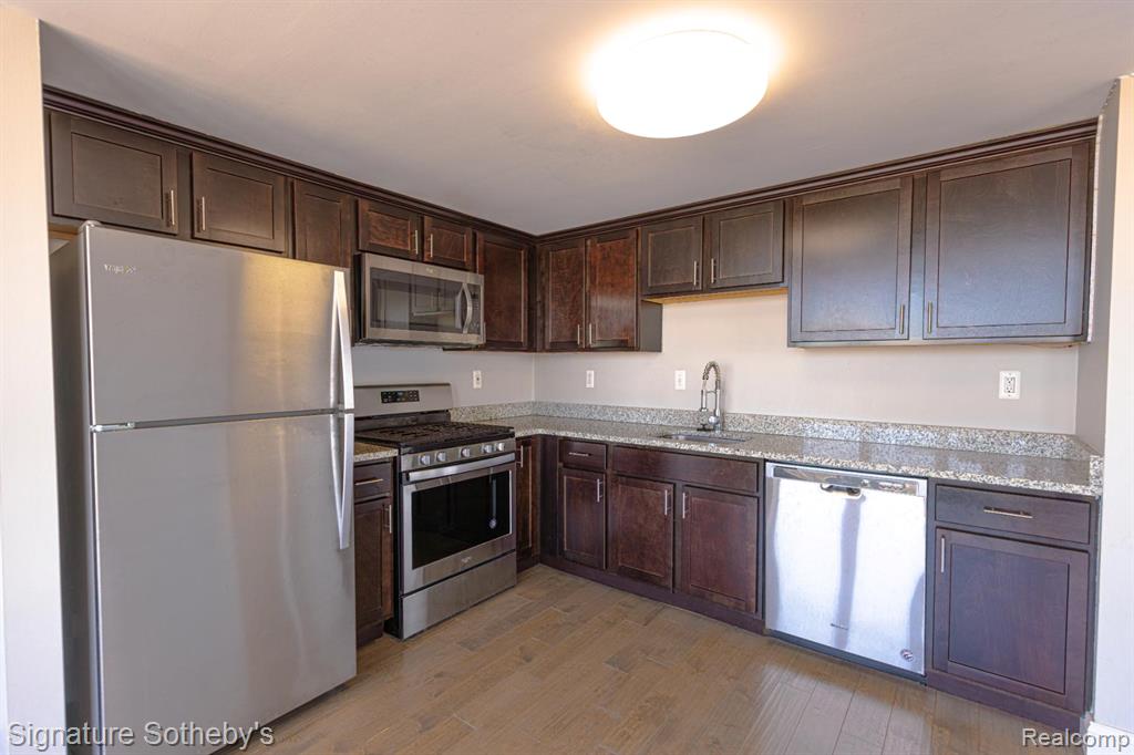 250 E Harbortown Drive, 703, Detroit, MI 48207 — Photo 19