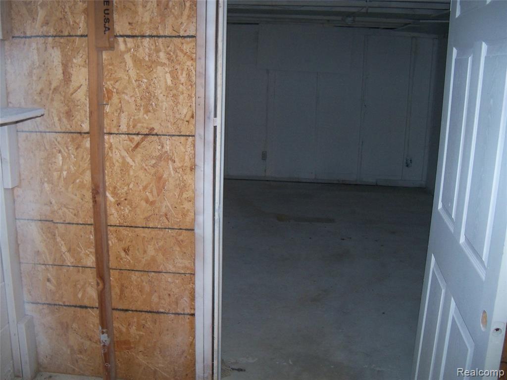 413 E Hemphill Road, Flint, MI 48507 — Photo 18