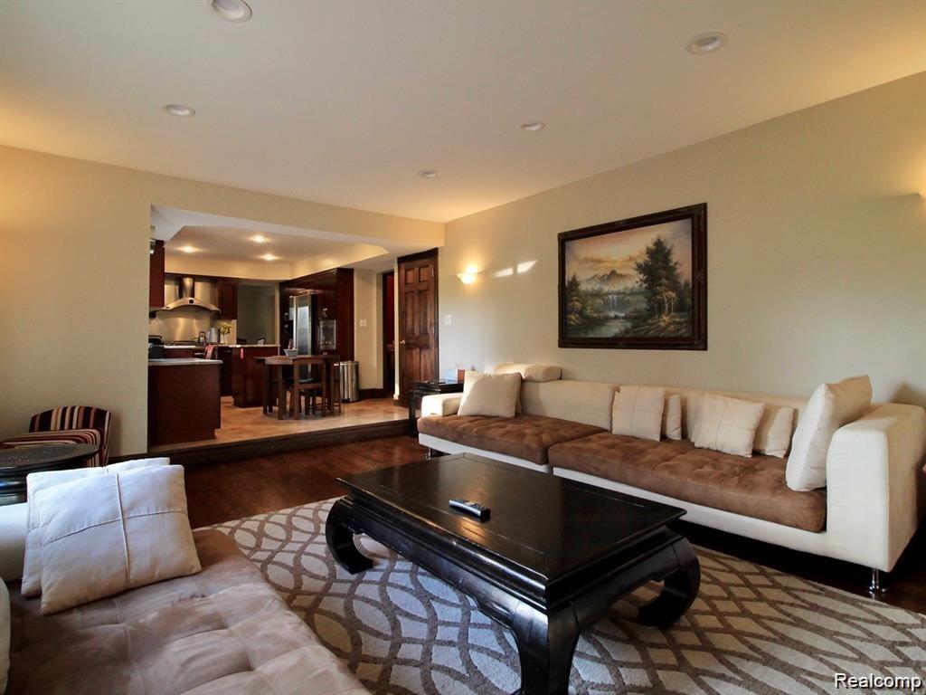 5363 English Drive, Troy, MI 48085 — Photo 18