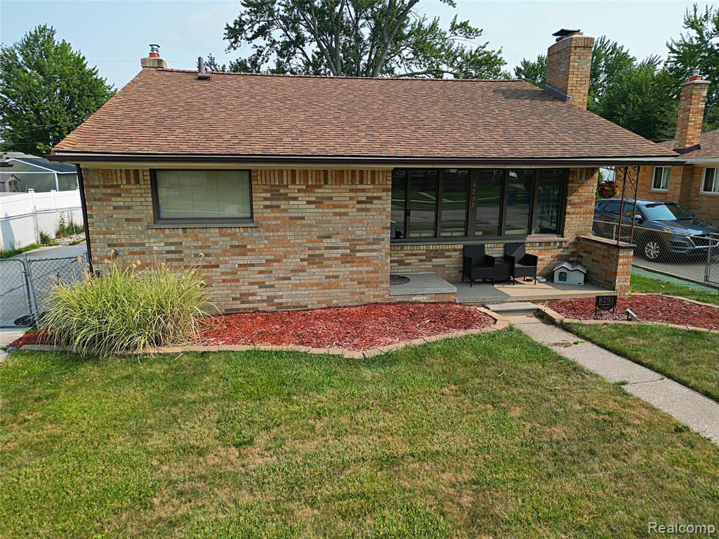 8291 Francine Street, Warren, MI 48093