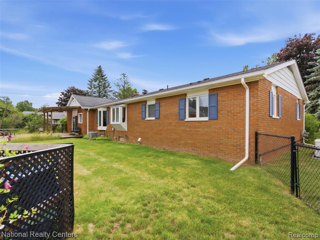 6858 Wellesley Terrace, Clarkston, MI — Photo 4