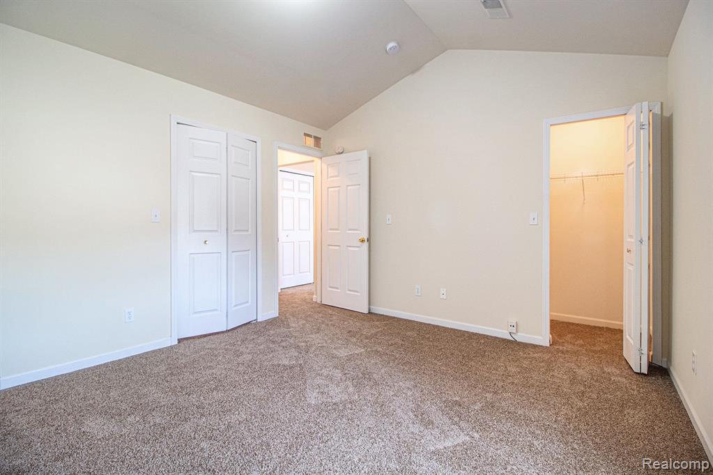 27261 HIDDEN OAKS Drive, Trenton, MI 48183 — Photo 11