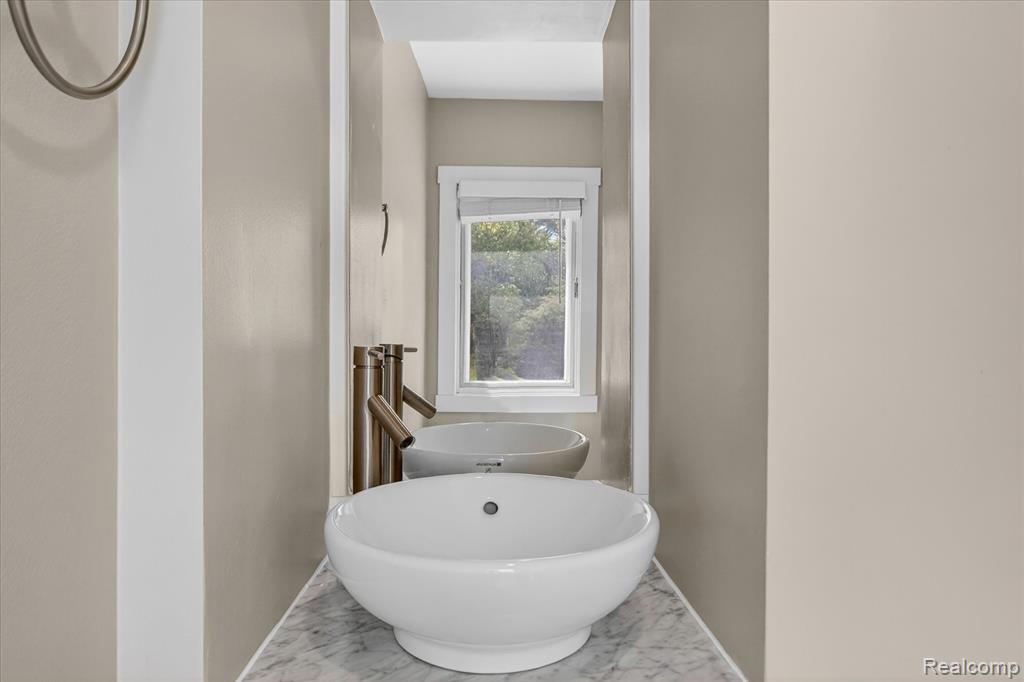 5447 Lahser Road, Bloomfield Hills, MI 48304 — Photo 21