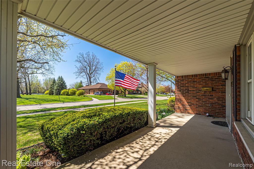 25574 Wilson Drive, Dearborn Heights, MI 48127 — Photo 4
