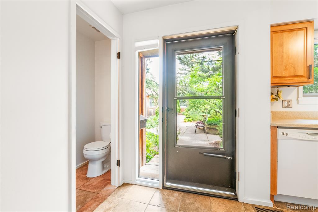 2109 PAULINE CT, Ann Arbor, MI 48103 — Photo 4