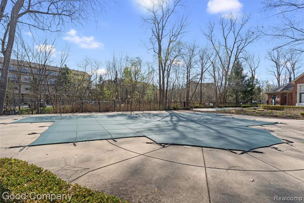 602 Pointe Drive, Walled Lake, MI 48390 — Photo 27