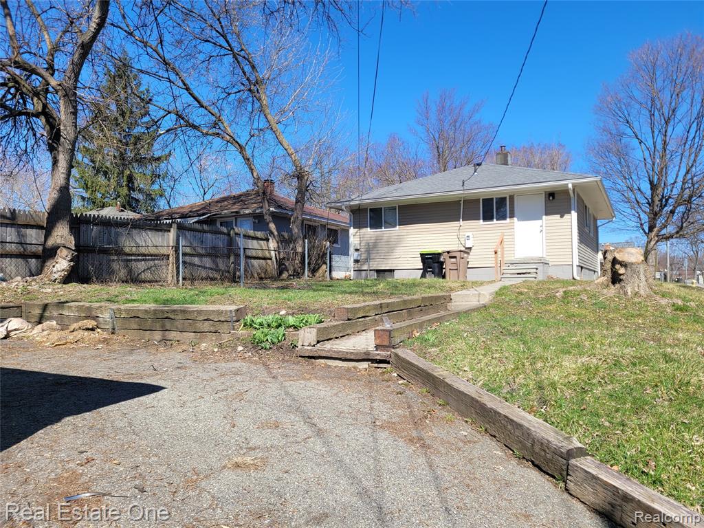 77 W Rutgers Avenue, Pontiac, MI 48340 — Photo 2