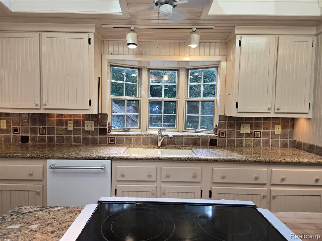 10305 Oakhurst Road, Holly, MI 48442 — Photo 18