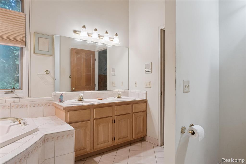 9724 Pine Valley Trail, Brighton, MI 48114 — Photo 32
