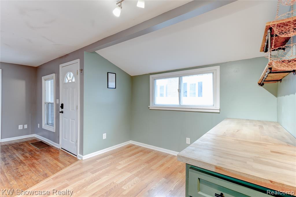 608 S Adelaide Street, Fenton, MI 48430 — Photo 8