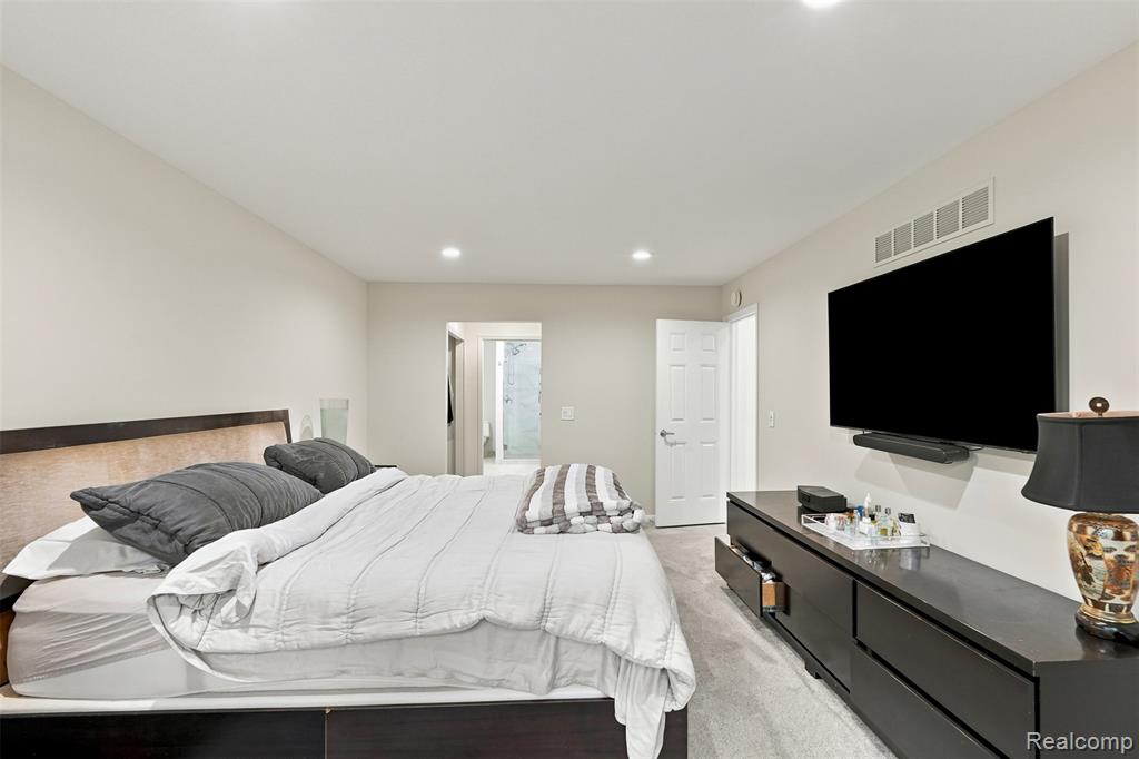 6012 Danbury Court, West Bloomfield, MI — Photo 36