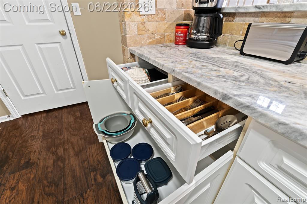 11 N Squirrel Road, Auburn Hills, MI 48326 — Photo 17