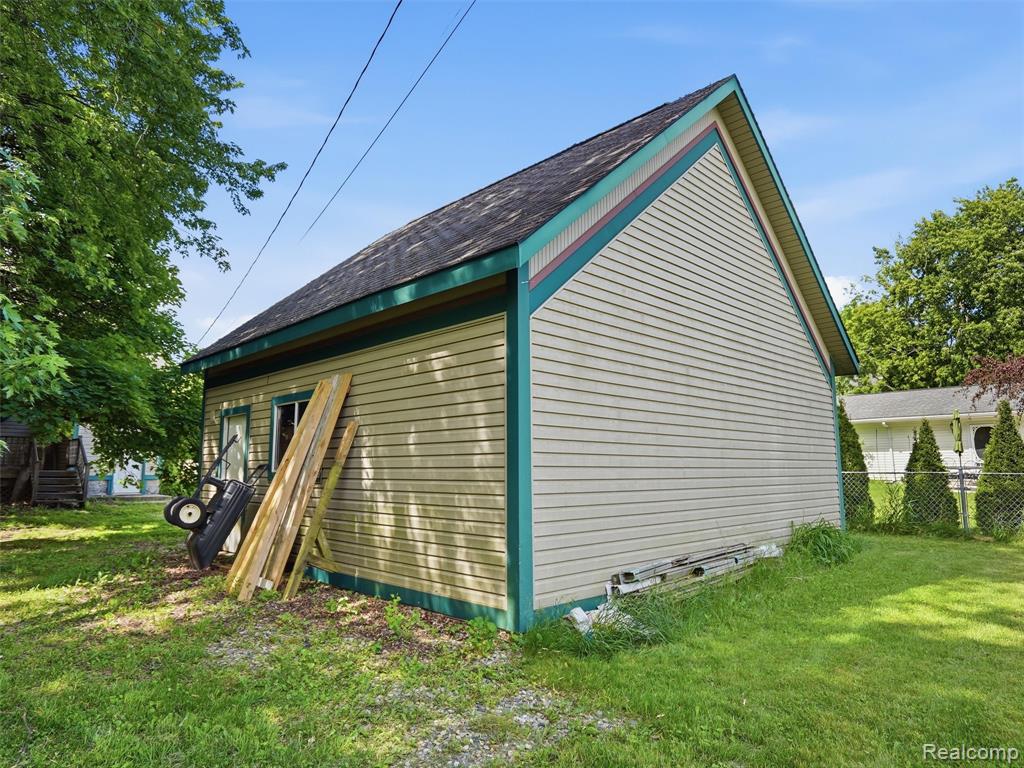 69 E Burdick Street, Oxford, MI 48371 — Photo 33