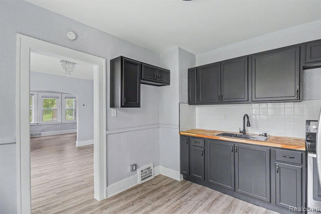 5217 Lakeview Street, Detroit, MI 48213 — Photo 12